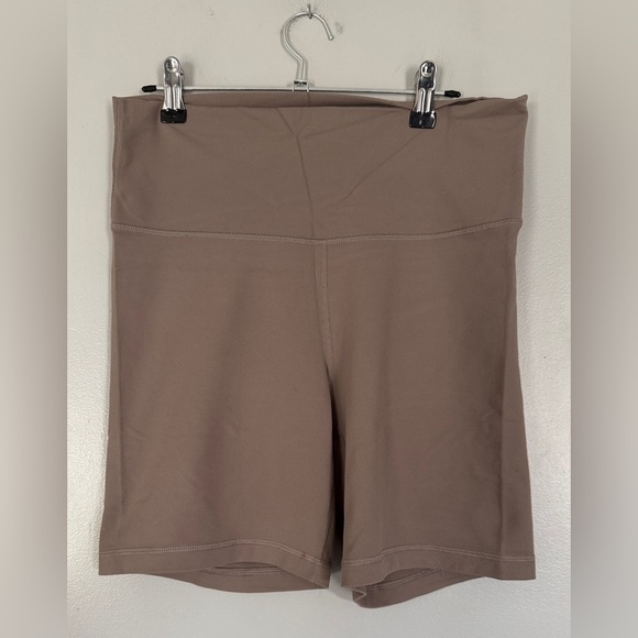 Aritzia TNA Hold It Atmosphere High Rise Bike Shorts - Tan - Picture 2 of 5